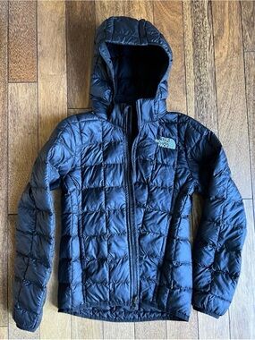 The North Face Girls Thermoball Hooded Jacket medium (size 10)